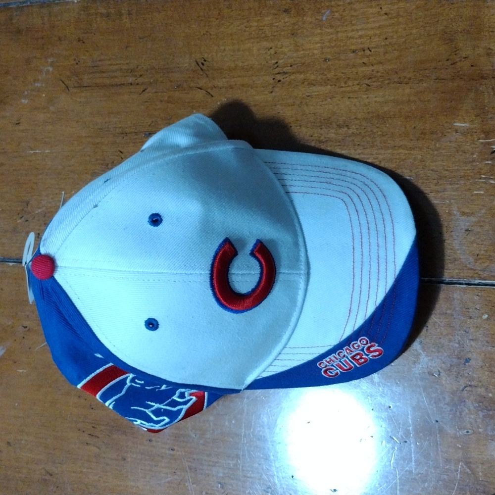 Cubs hat with tags